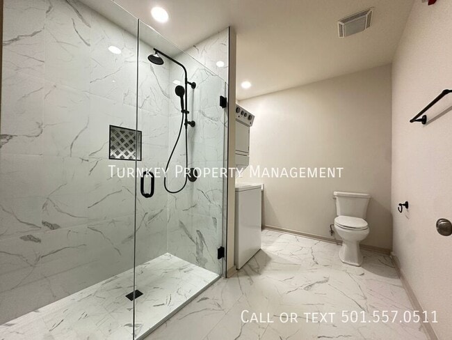 Building Photo - 915 North Street