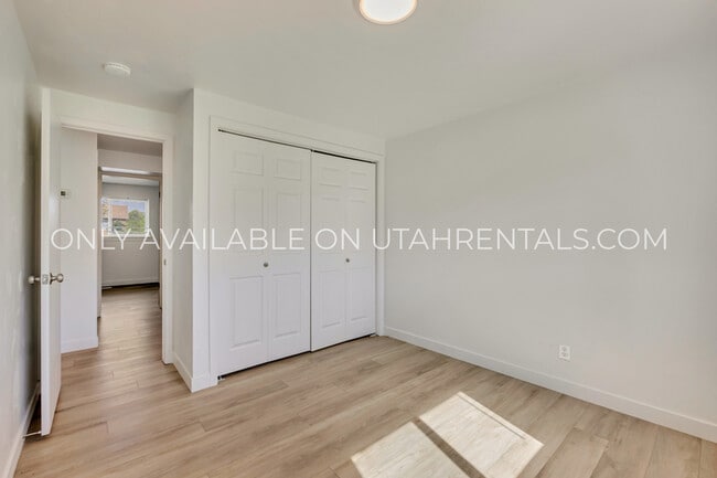 Building Photo - 1537 S 450 E