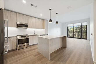 Building Photo - 1 Riva Row