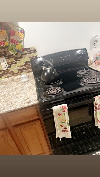 Kitchen - 212 Oakwood Pl