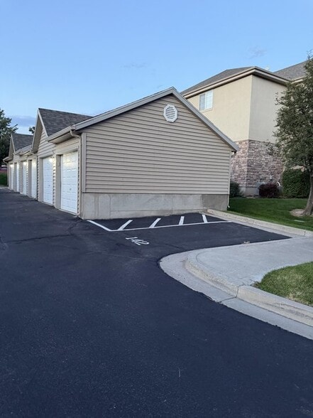 Building Photo - 1530 Westbury Way