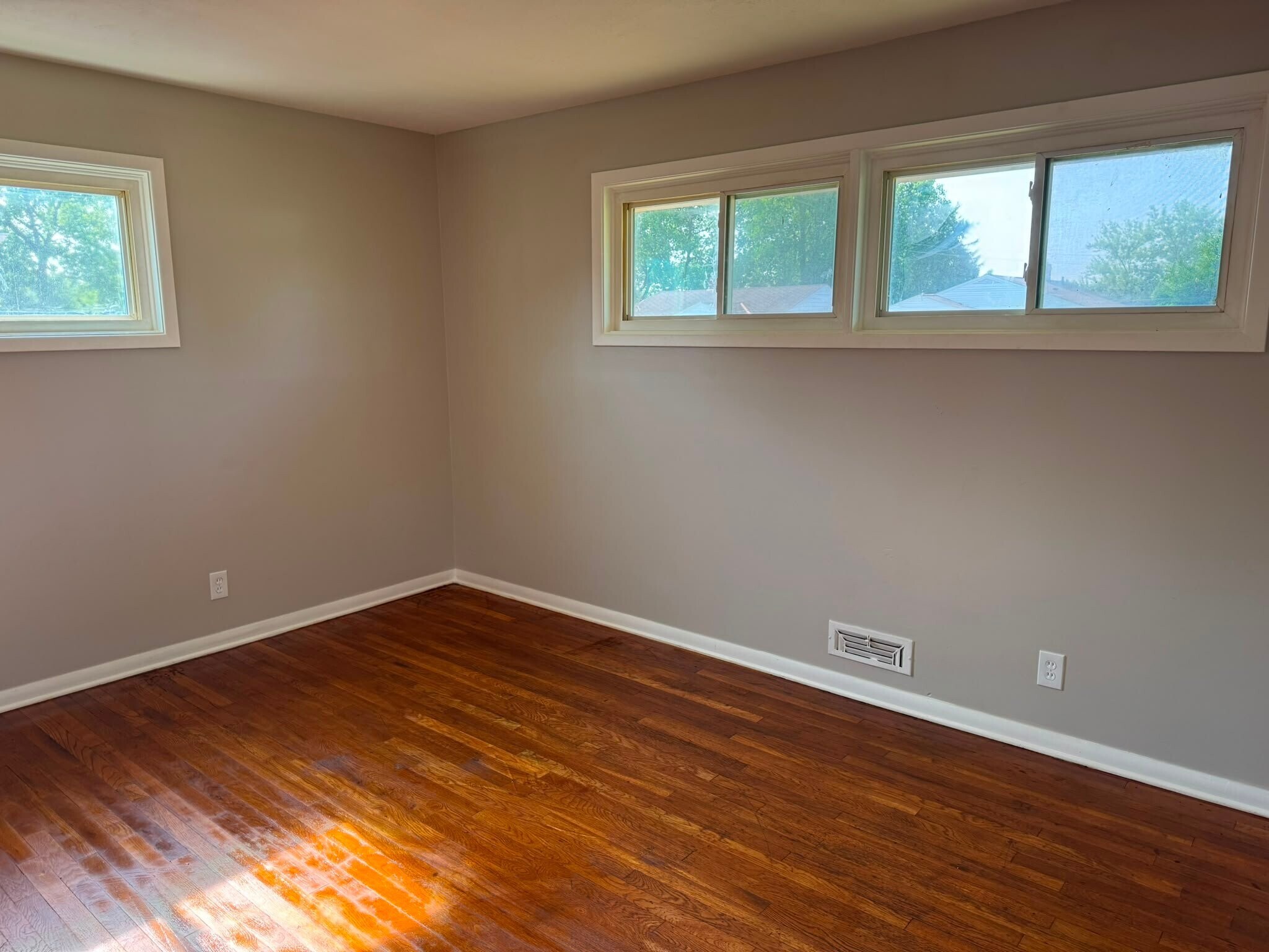 Building Photo - 15917 Steinway Blvd