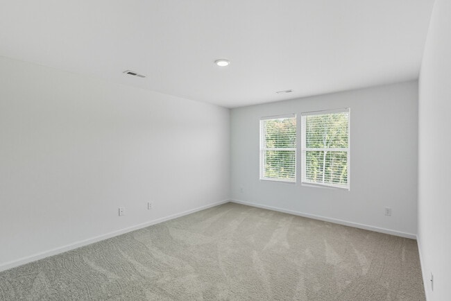 Building Photo - Viking Cove