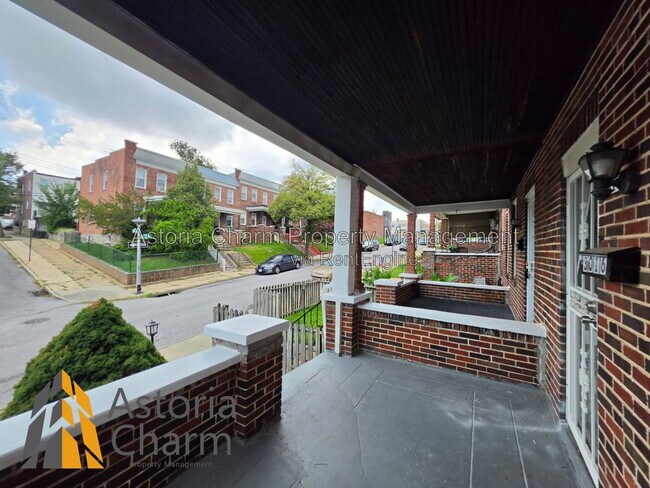 Building Photo - 3016 Pelham Ave