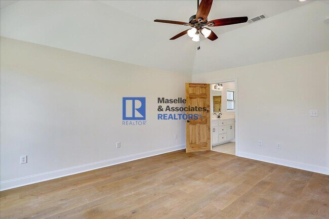 Building Photo - 206 Glen Trail