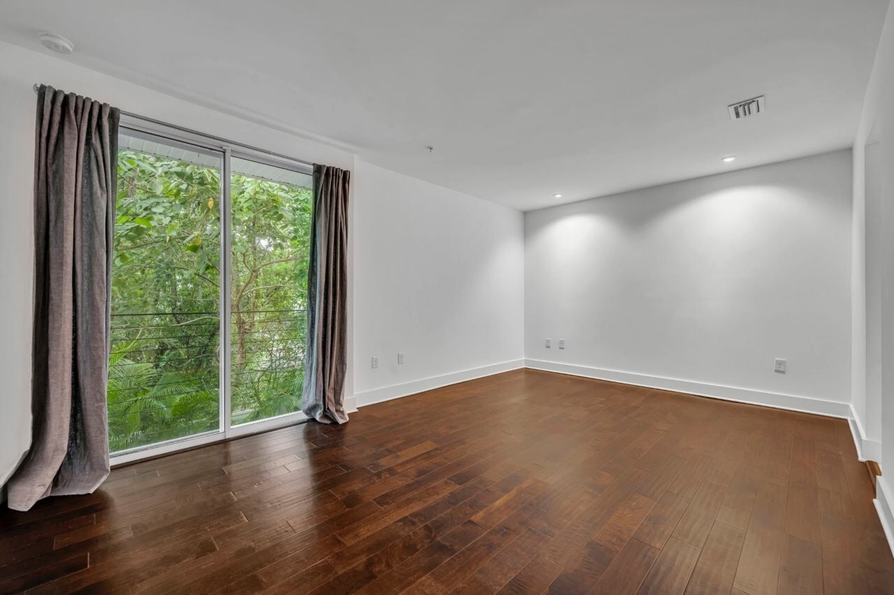 One of two primary suites - 438 W Swoope Ave