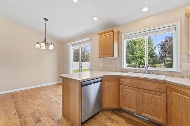 Building Photo - 1770 W Bellagio Dr