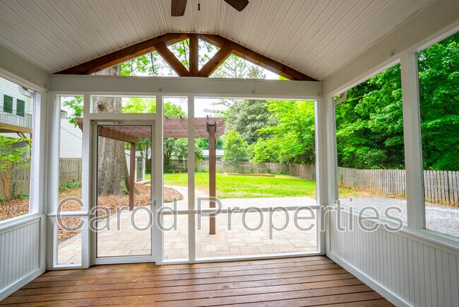 Building Photo - 3338 Eastway Dr