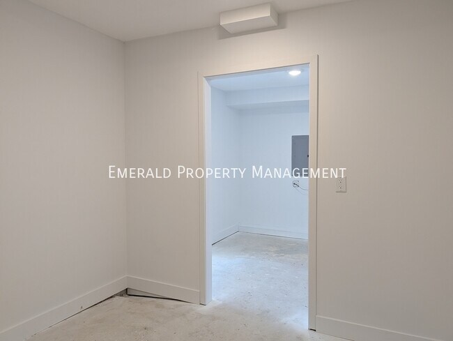 Building Photo - 2737 11th St