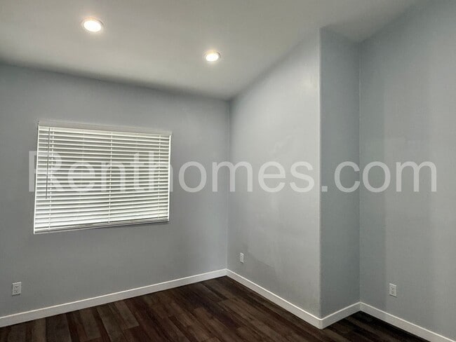 Building Photo - 1410 Shoshone St