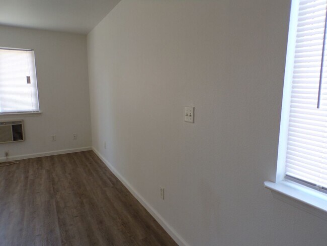 Building Photo - 285 Dalton St