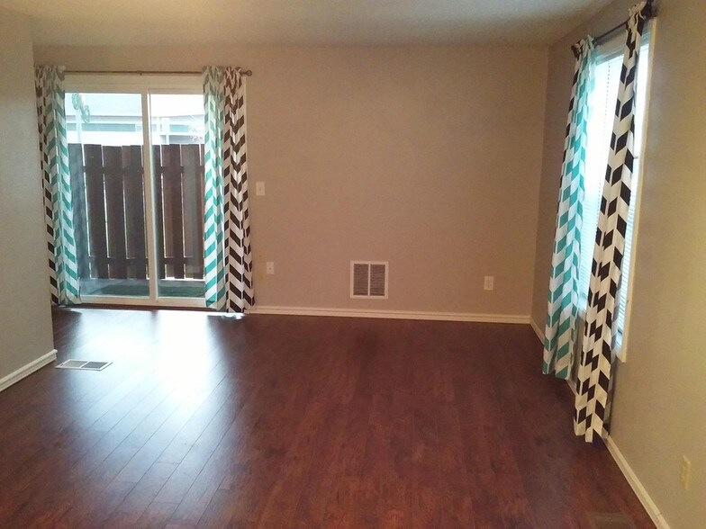 Living - 3305 Vittoria Way