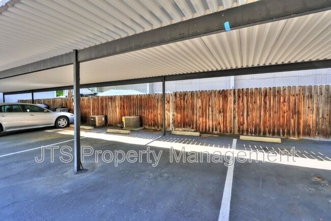 Building Photo - 9 Derow Ct