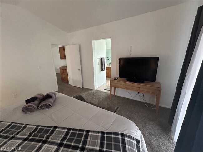 Building Photo - 6672 Golden Pond Cir