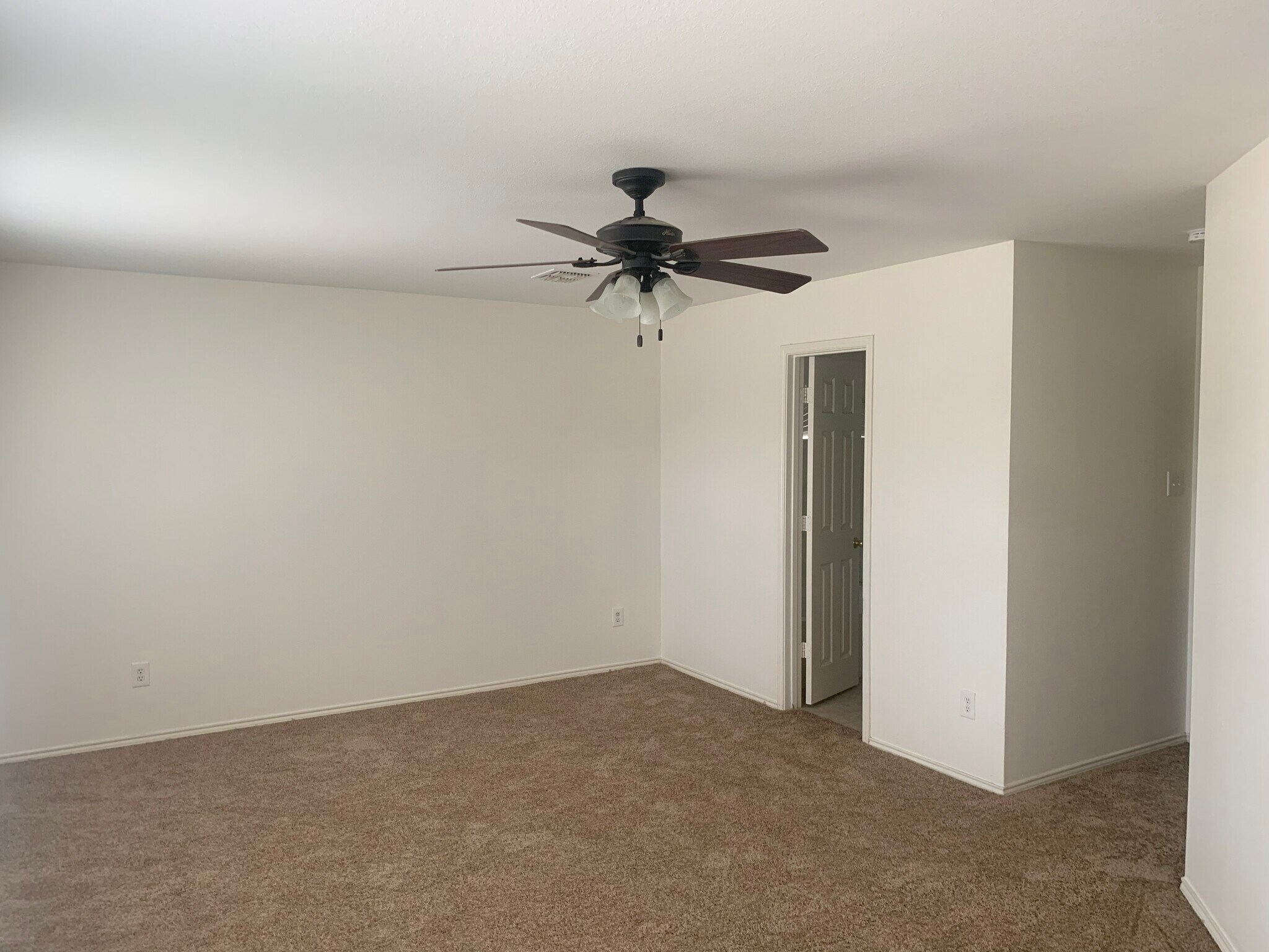 Building Photo - 3204 Paradise Valley Dr