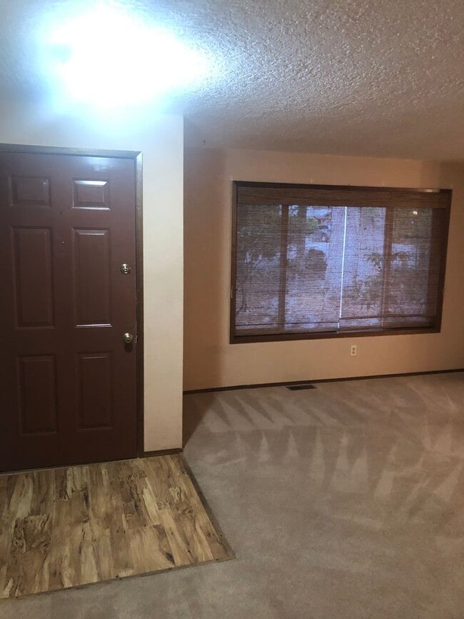 Building Photo - RC05