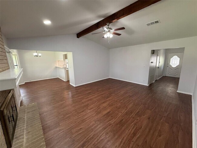 Building Photo - 111 Creekside Dr