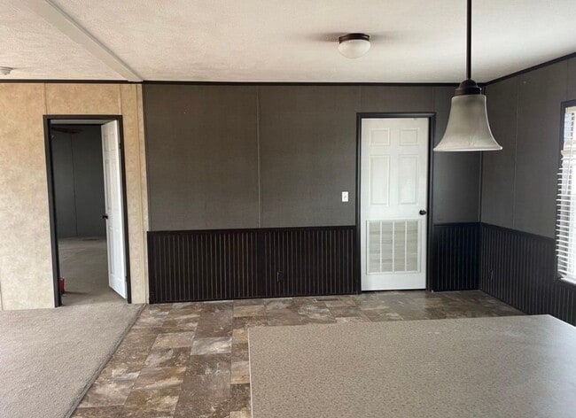 Building Photo - 2561 Meandering Way