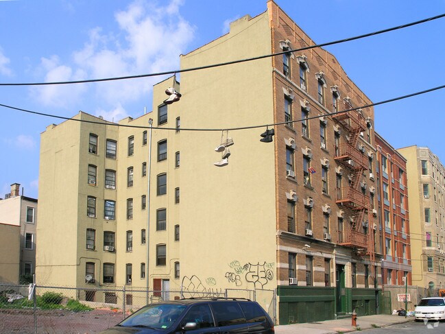 Primary Photo - 381 E 160th St