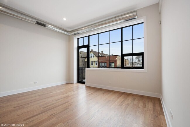 Building Photo - Top Floor 1 Bed 1 Bath Pet Friendly New Co...