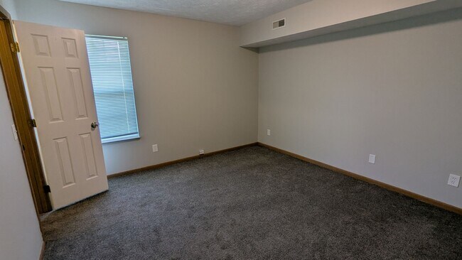Building Photo - MN Cedar Village (861)