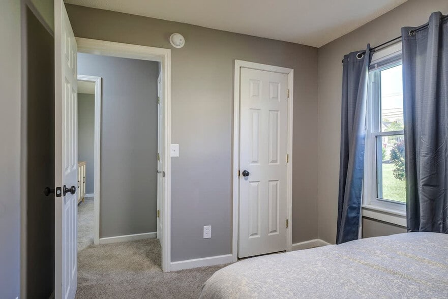 Building Photo - 220 Highland Ave