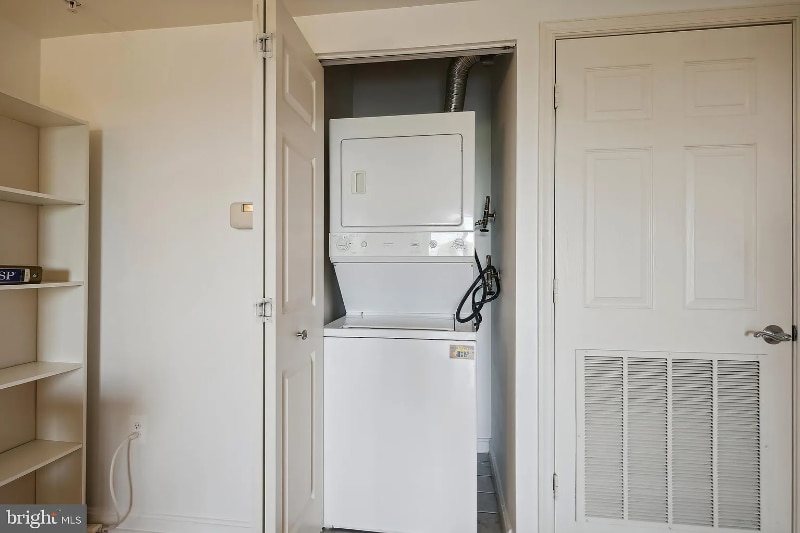 Building Photo - 3101 N Hampton Dr