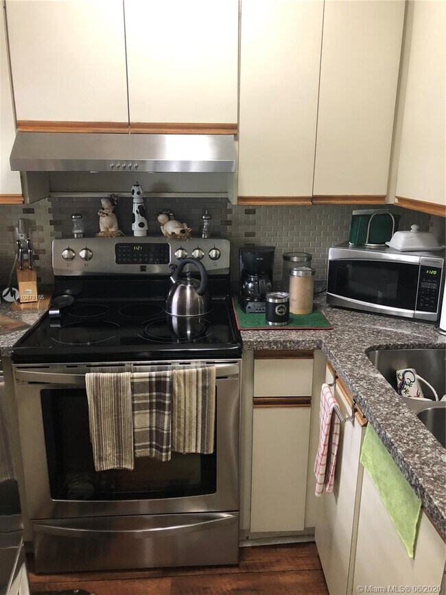 Building Photo - 248  Majorca Ave 248 Coral Gables Fl 33134