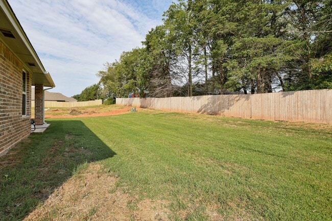 Building Photo - Brand New Home In Noble!