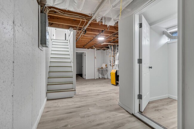 Building Photo - 105 Roosevelt St