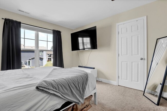 Building Photo - 424 Guppy Lp Rd