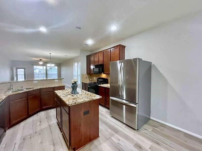 Building Photo - 21510 Sierra Long Dr