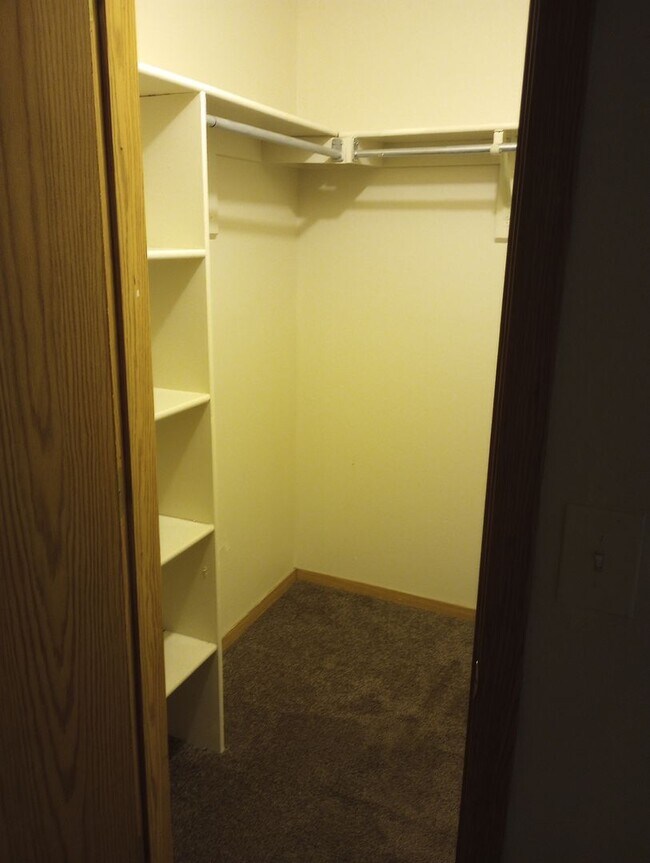 Building Photo - Dearborn 2 bed 1 bath, Great location off Miss. and Sable near I-225 and Aurora Mall