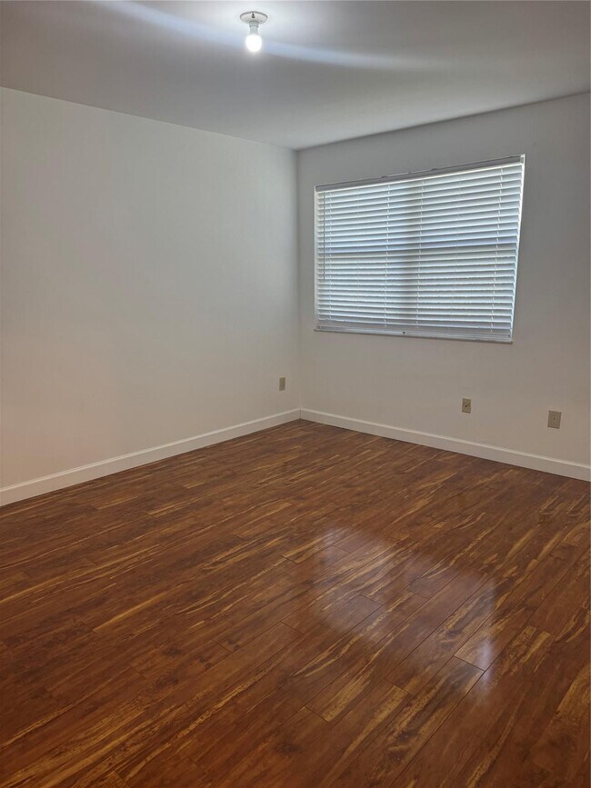 Building Photo - 9929 NW 9th Ct