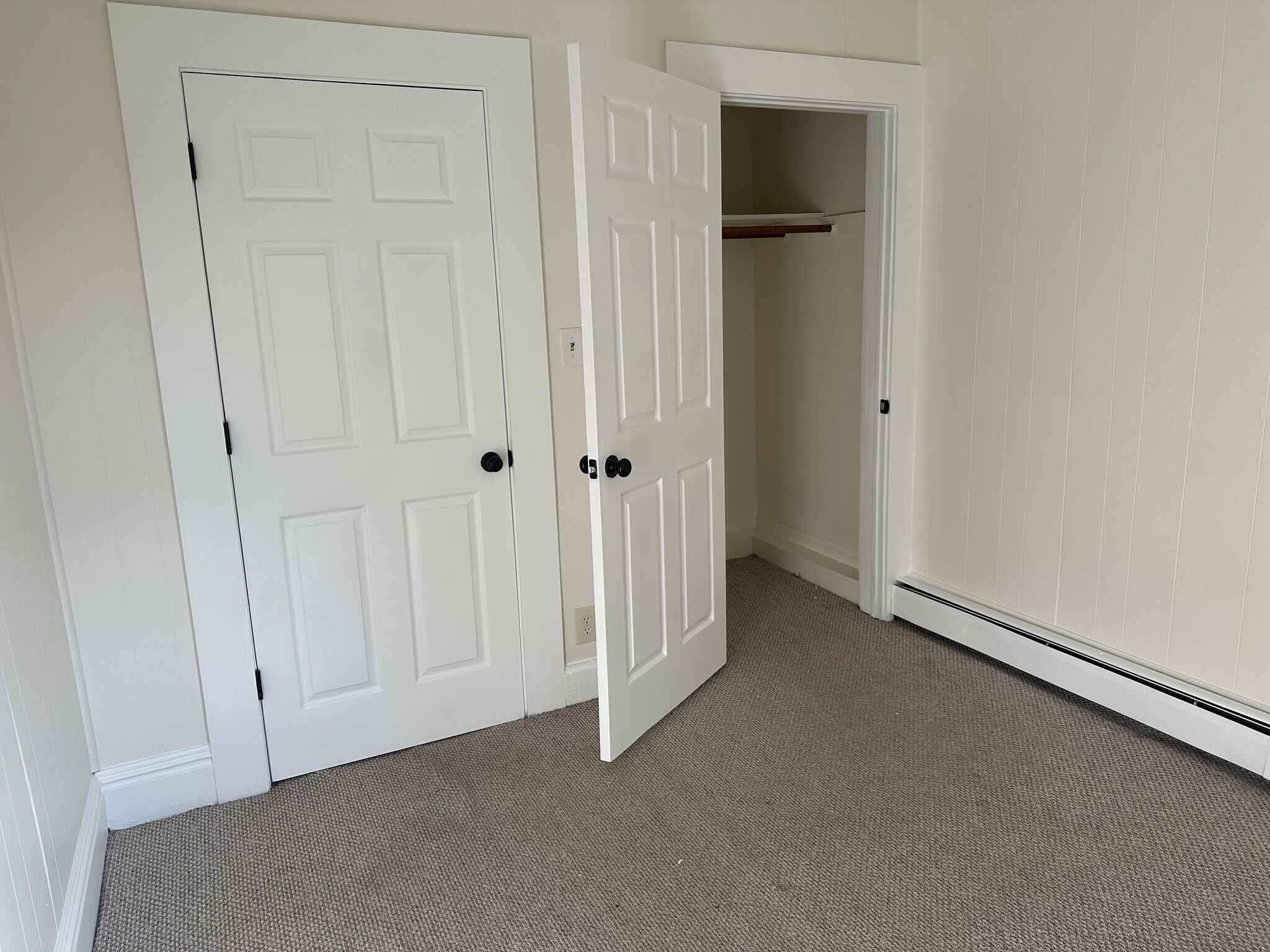 Building Photo - 10 Clinton St