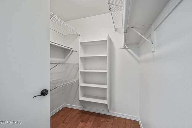 Building Photo - 3222 E Wickieup Ln