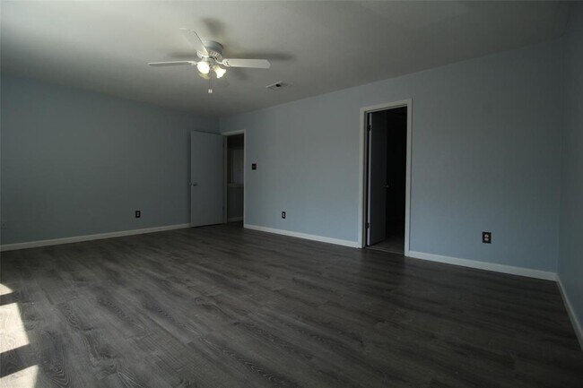 Building Photo - 12302 Uttimer Ln