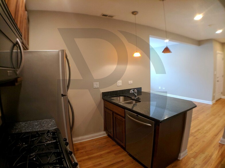 Building Photo - 3804 N Marshfield Ave