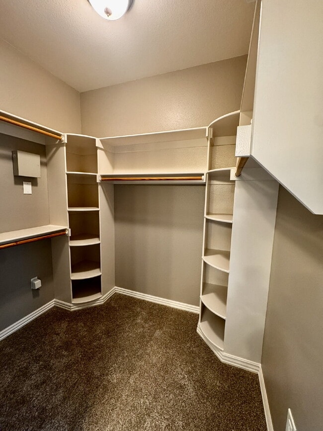 Building Photo - 6108 S 39th Pl