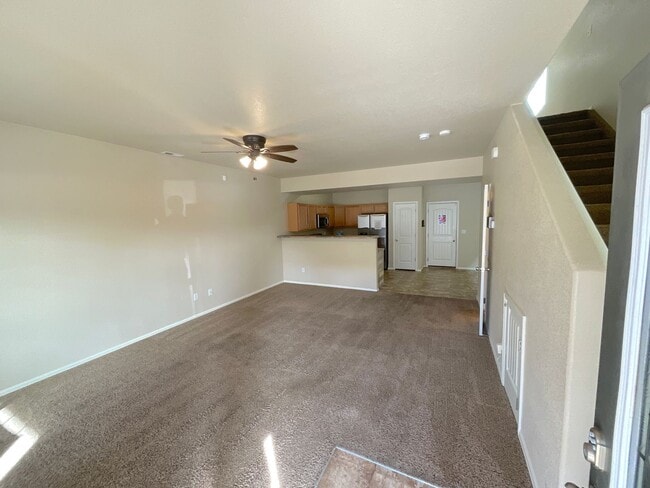 Building Photo - 3 Bedroom Townhome Available Near S Union Blvd & Monterey Rd!