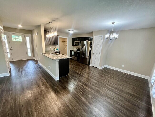 Building Photo - Meticulously kept home in mint condition. ...