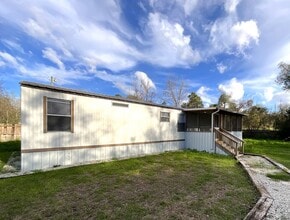 Building Photo - Sweet 2/1 Mobile Home in Marianna w/ Well & Septic