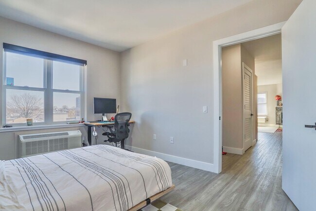 Building Photo - 212 70th St