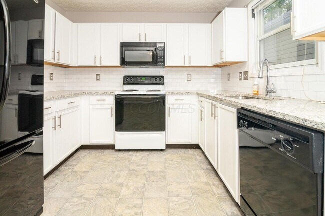 Building Photo - 1562 Sargas St