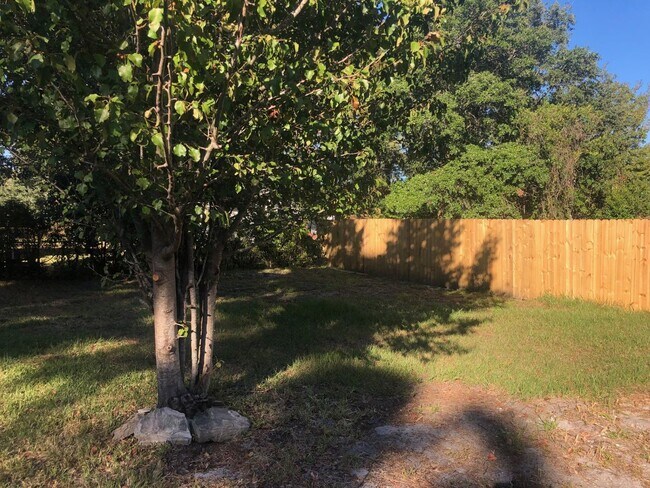 Building Photo - Brick Ranch Home in Pine Valley