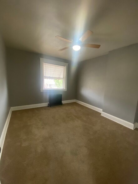 bedroom 2 - 606 N Woodington Rd