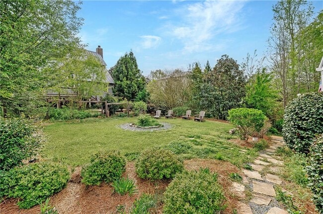 Building Photo - 1000 Loliver Ln