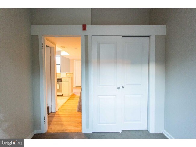 Building Photo - 413 S 11th St