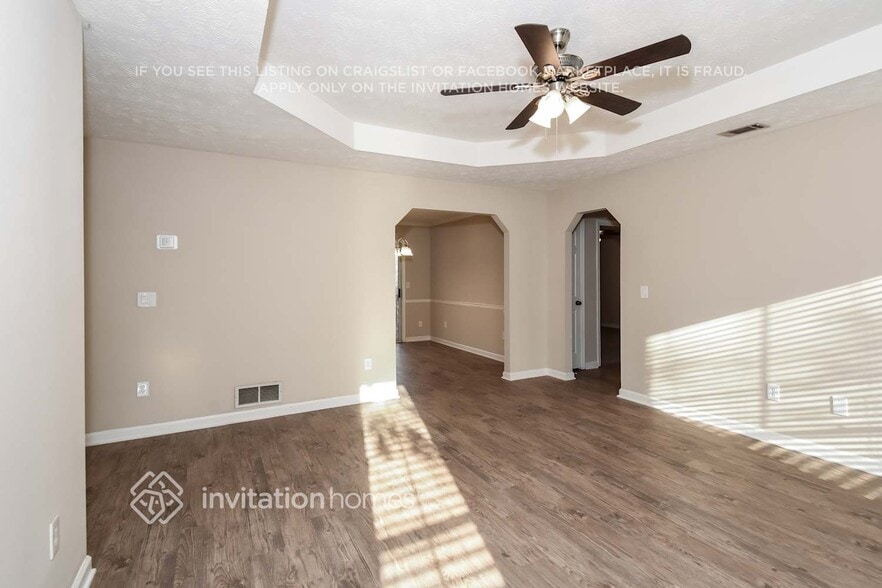 Building Photo - 2290 Castle Royale Dr