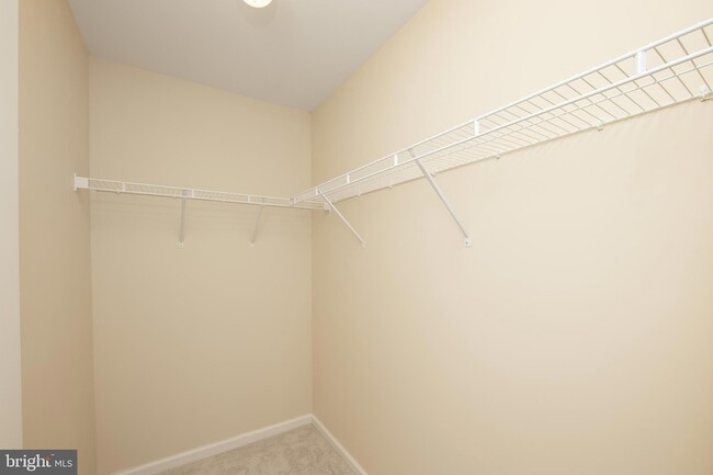 Building Photo - 421 Dogwood Dr